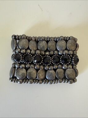 Beaded Stretch Bracelet with Black Stone Accents